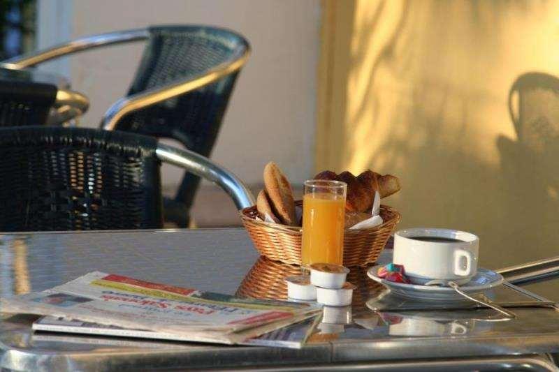Brit Hotel Salon De Provence Restoran gambar